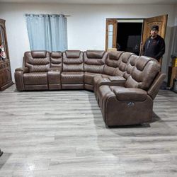 New Power Sectional Couch ! Free Delivery 🚚! Financing Available!