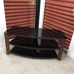 Cleaning Out Storage All Gots To Go In Modesto 