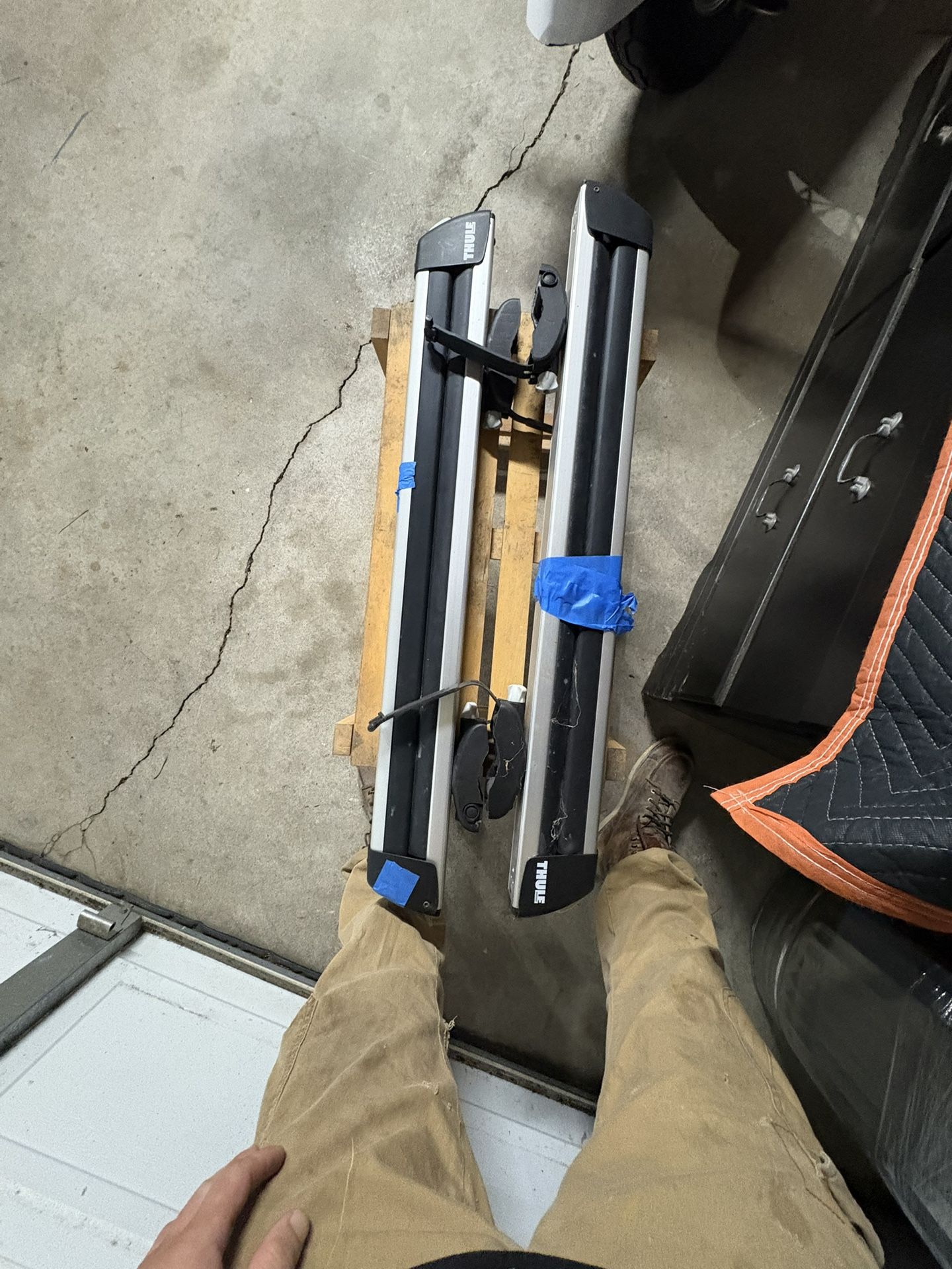 The Thule Universal Flat Top Roof Rack Ski Carrier