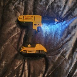 DeWalt 20V Max Cordless Drill/Driver (DCD771C2)