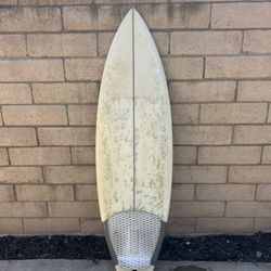 5’8” Shortboard W/ Fins and Leash