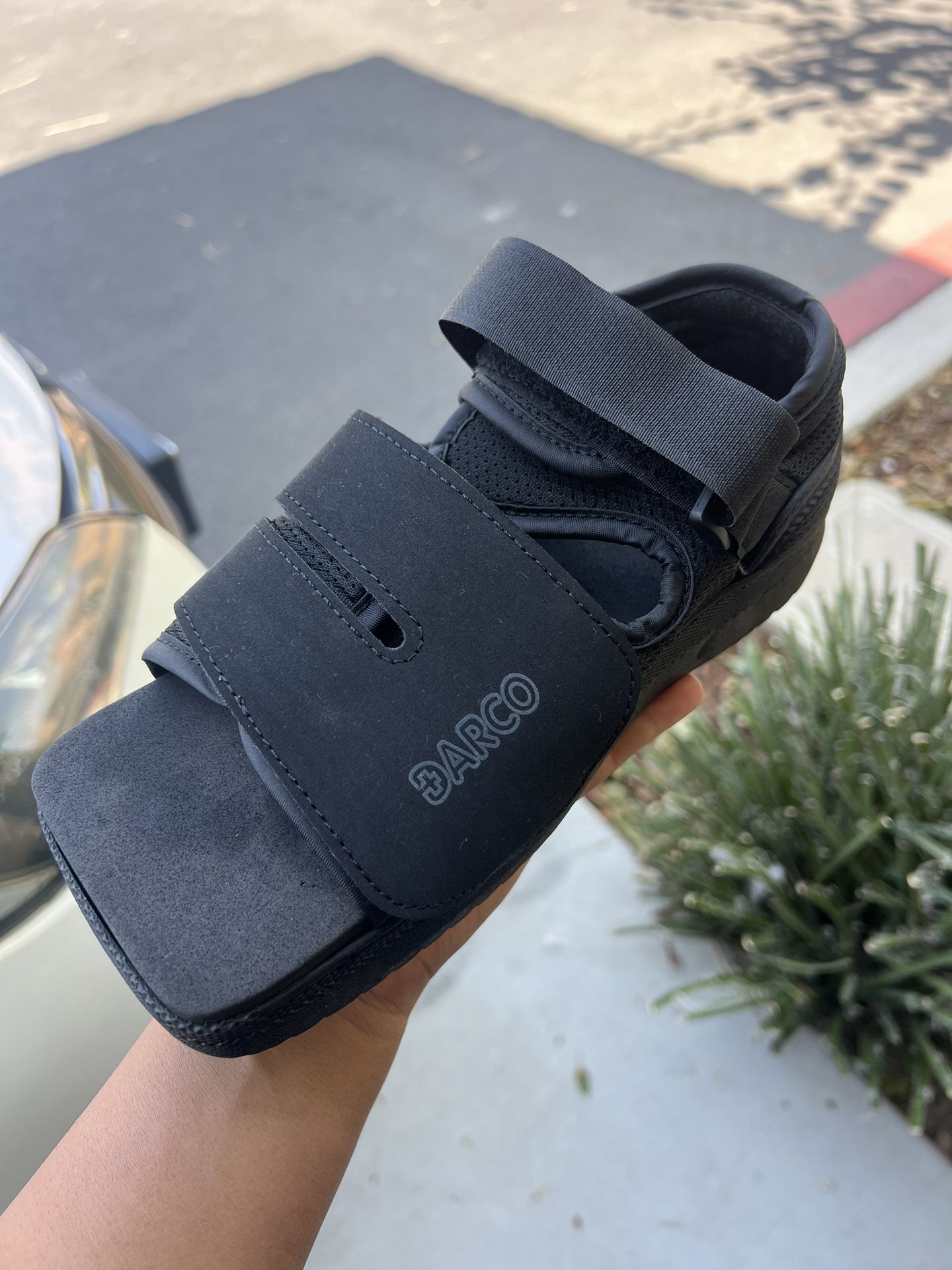 Post Op Recovery Shoe Broken Foot or Toe Surgery, Stress Fractures, Bunions, or Hammer Toe Fit Both Sides Left or Right Foot  US Size 6  ( Just 1 ) 