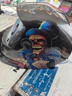 New Auto Darkening Welding Hood Helmet. $40 Each!