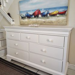 STANLEY FURNITURE SOLID WOOD DRESSER LIKE NEW DELIVERY AVAILABLE 