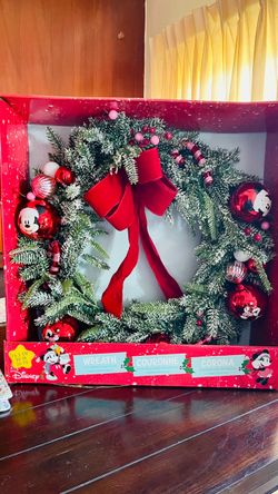 New 30 “ Mickey & Minnie Wreath