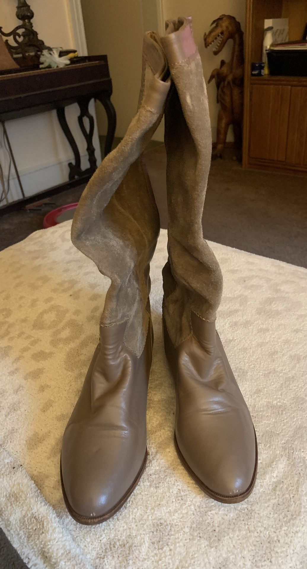 Woman's boots size 8 M 15"in high suede and  leather good condition 