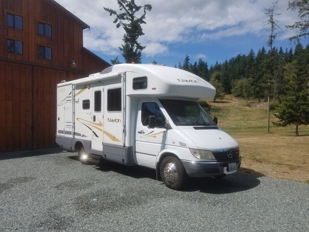 2007 Itasca Navion 23B - Rare bunk model