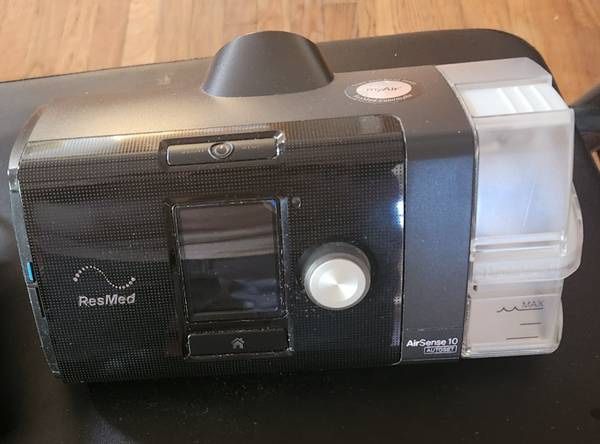 Resmed Sleep Apnea machine! Complete with new mask