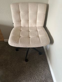 Criss cross chair