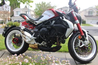 MV Agusta dragster 800 RR (2015)