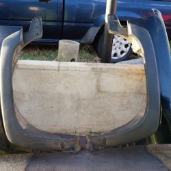 Fenders off a 2005 Chevy Tahoe 