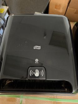 Paper towel dispenser