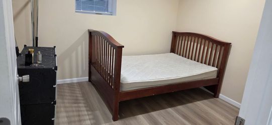 Full size bed