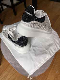 Brand New Alexander McQueen Size 39 Size 6