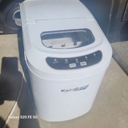 Portable ice maker