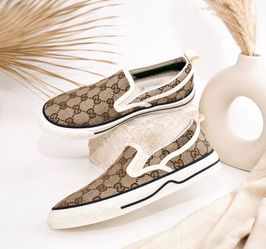 Woman shoes