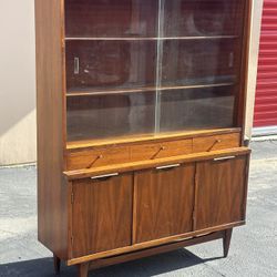 Mid Century Modern - China Cabinet 