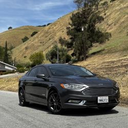 2018 Ford Fusion Hybrid – Gas Saver / Clean Title 