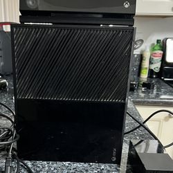 Xbox One With Kinect Camera