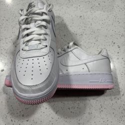 Air Force Authentic Nike athletic sport shoes by Kelsey size 8.5 unisex white