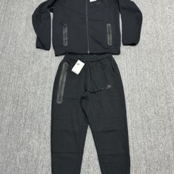 Nike Tech Tracksuit Set