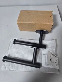 A set of two wall-mounted toilet paper /Un juego de dos soporte de papel higiénico