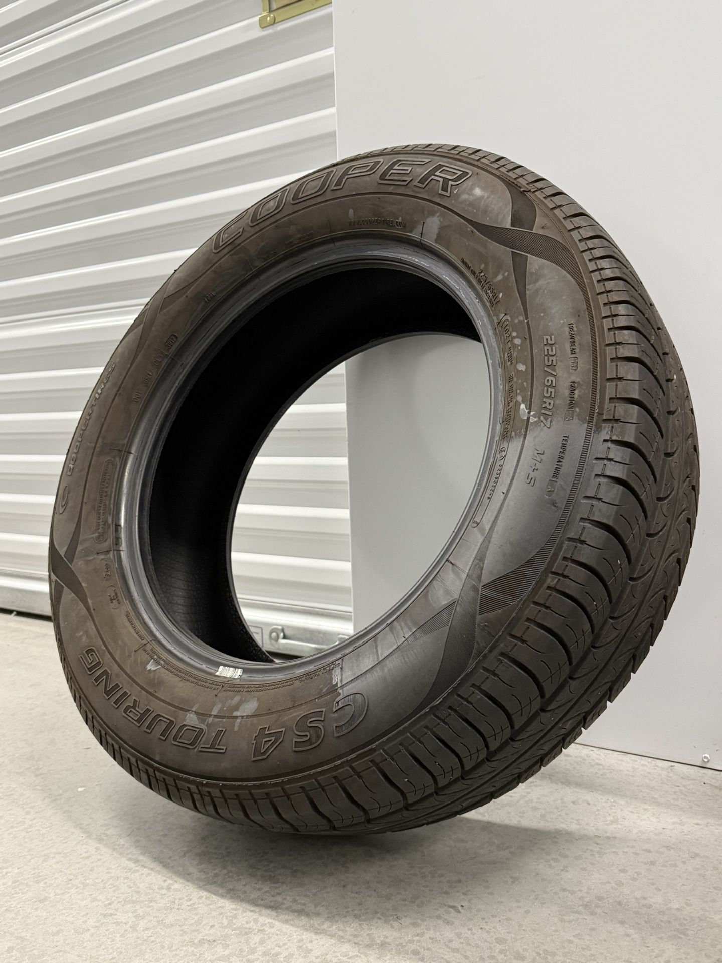 Cooper CS4 Touring 225/65 R17 Tire