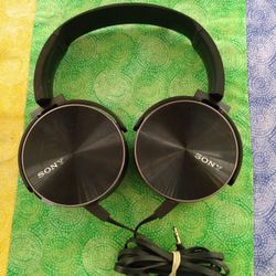 SONY HEADPHONES STEREOS BASS WIRED 