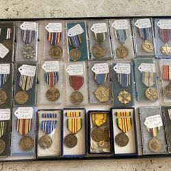 Awesome vintage lot US military medals collectibles badges WW2 WWII Vietnam etc army 