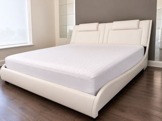 Luxury White King Bed Set + King Mattress – Excellent Condition