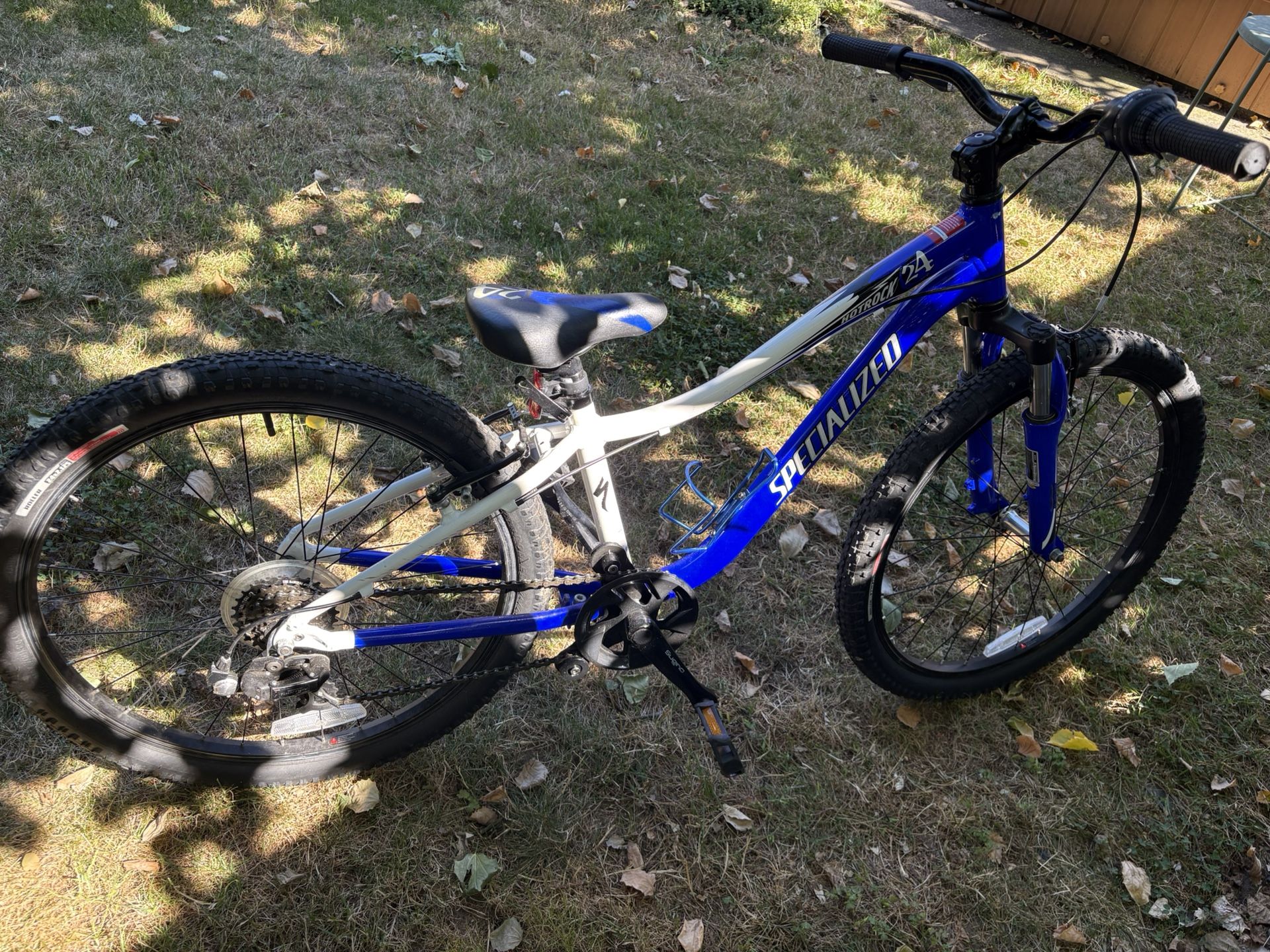 Specialized Hotrock 24 Kids 7-speed Mountain Bike