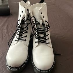 Women’s size 7 shoes