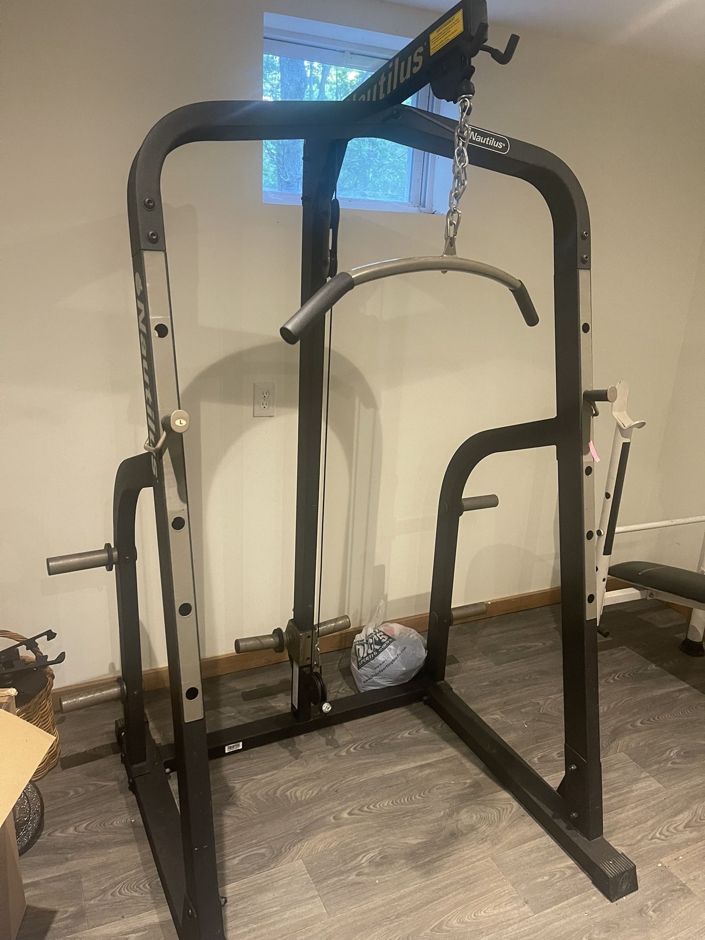 Nautilus Bench Press / Squat Rack w High-Low Pulley Lat Pulldown Home Gym Weight Lifting Power Rack