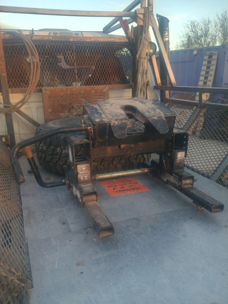 Fifth wheel Hitch