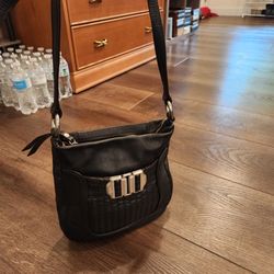 B. Makowsky black leather crossbody bag features pebbled soft leather and brushed gunmetal hardware, 9"×9"×3", clean and great condition