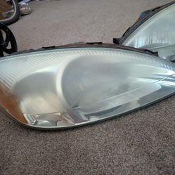 Headlights Ford Taurus 2005