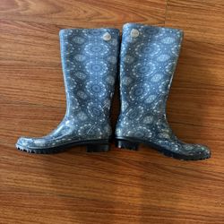 UGG Womens Rubber Round Toe Slip On Paisley Blue Rain Boots Size USA 7