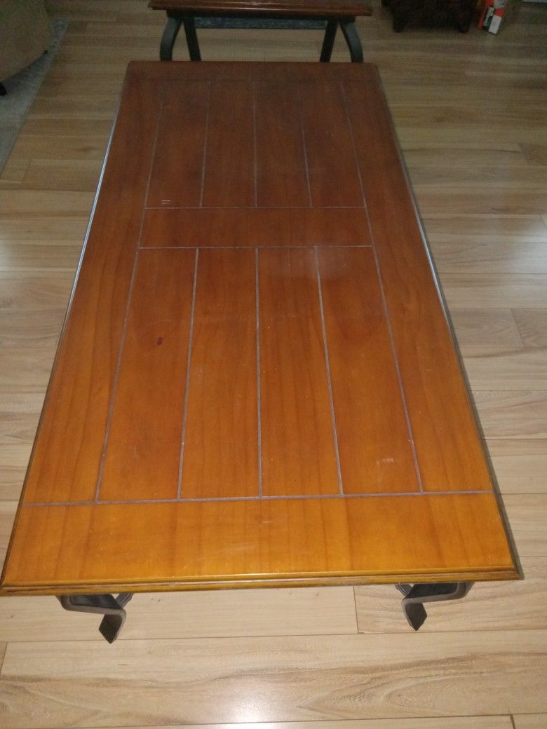 COFFEE TABLE AND MATCHING END TABLE 