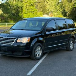 2010 Chrysler Town And Country 