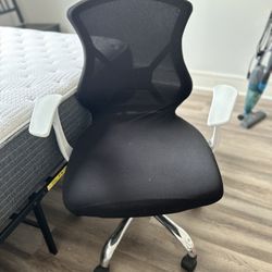 Black Cushioned Rolling Chair
