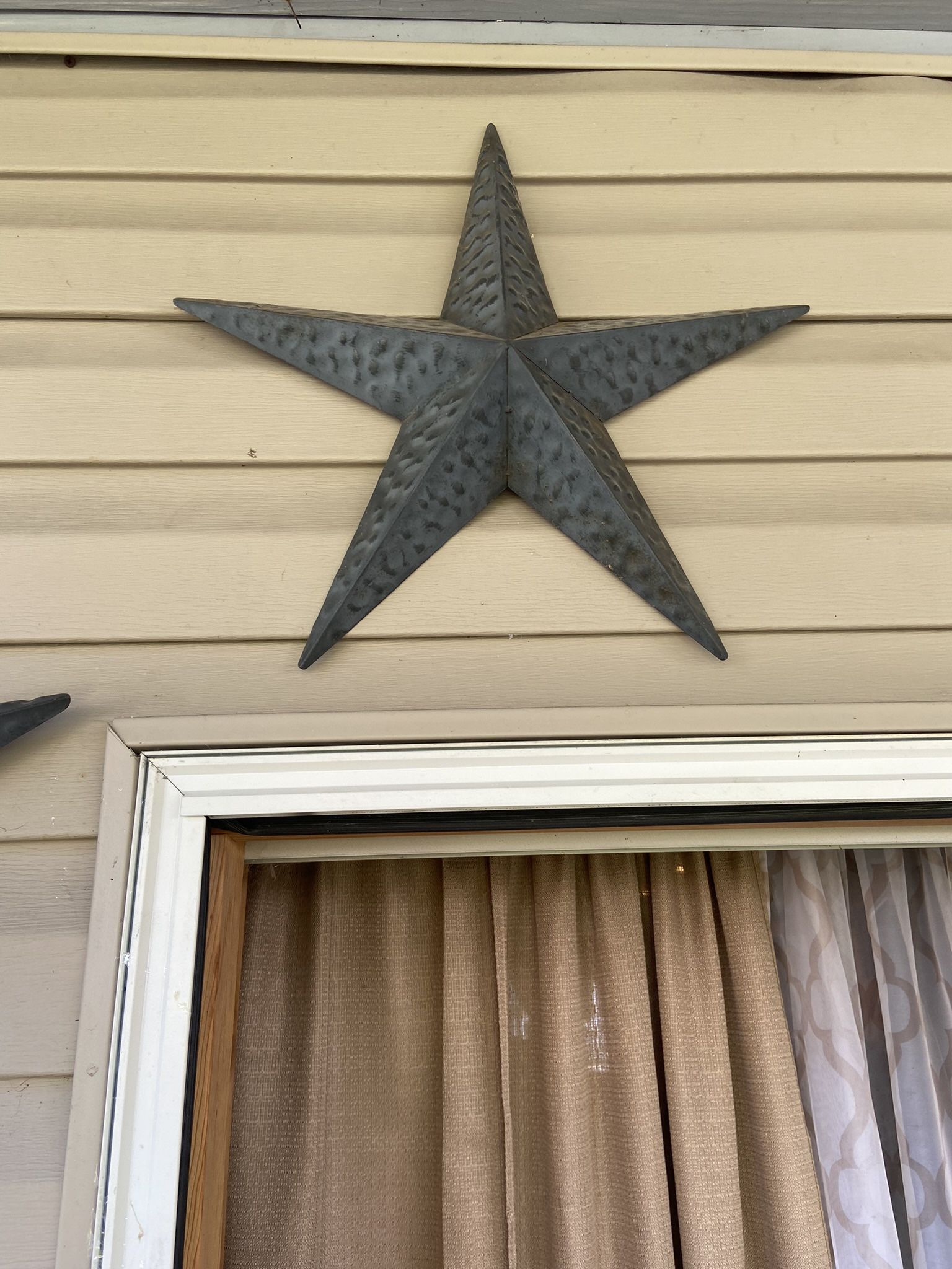 Two Metal Starss One Is About 21 Inches Other 16/18