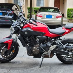 2017 Yamaha FZ-07 ABS in Red