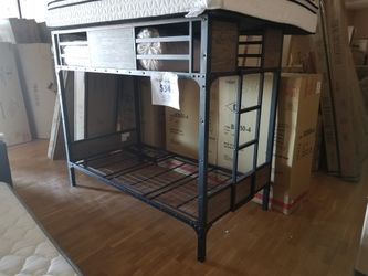 Twin/twin bunk bed