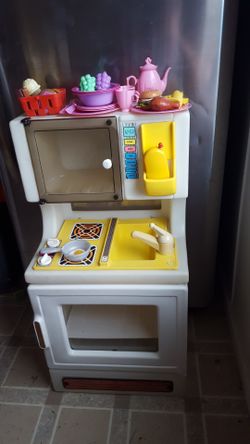 Vintage little tikes kitchen set with food and dishes