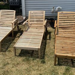 Outdoor Chaise Lounge Chairs (3)