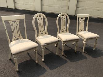 Kitchen table and 4 chairs great quality 175.00. {contact info removed}