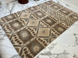 Thick wool rug 5x8