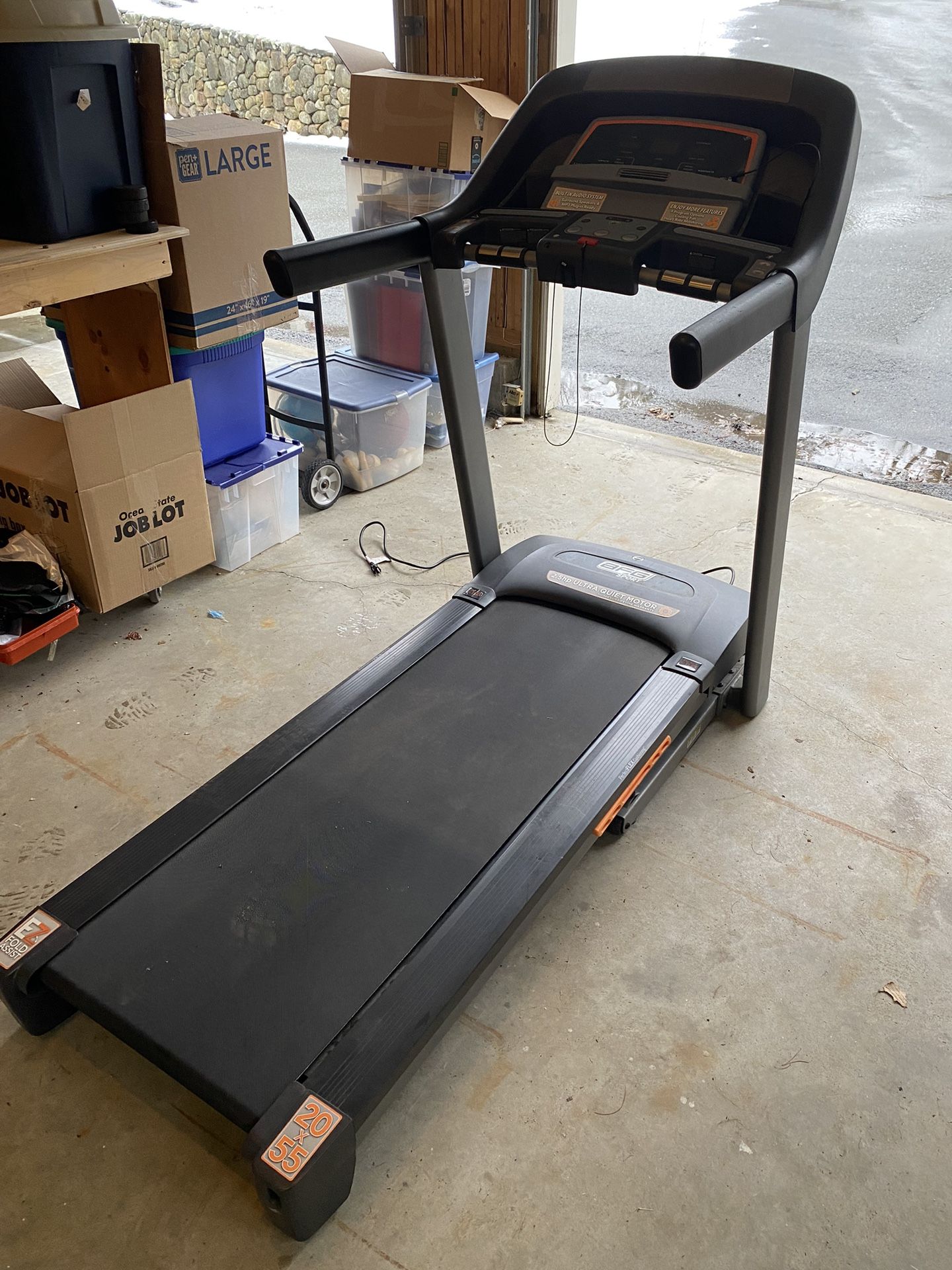 Treadmill - Free. First come first serve