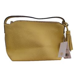 Tory Burch | Yarrow Thea Small Slouchy Leather Shoulder Bag
9'' W x 7'' H x 5'' D
5'' handle drop
Pebbled leather
Lined
Zip closure
Interior: one slip