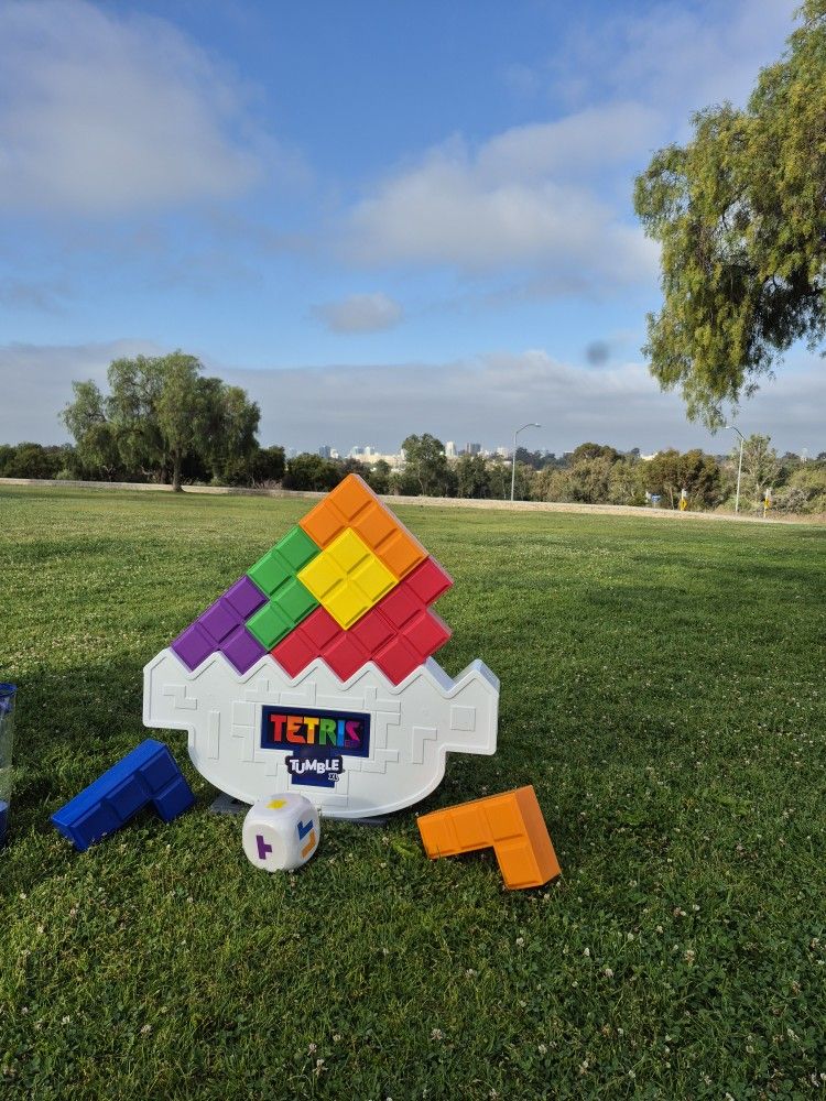 Giant Connect 4, Giant LCR, Tetris Xl